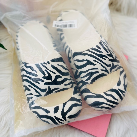 Zebra Platform Comfort Sandals - Picture 6 of 7